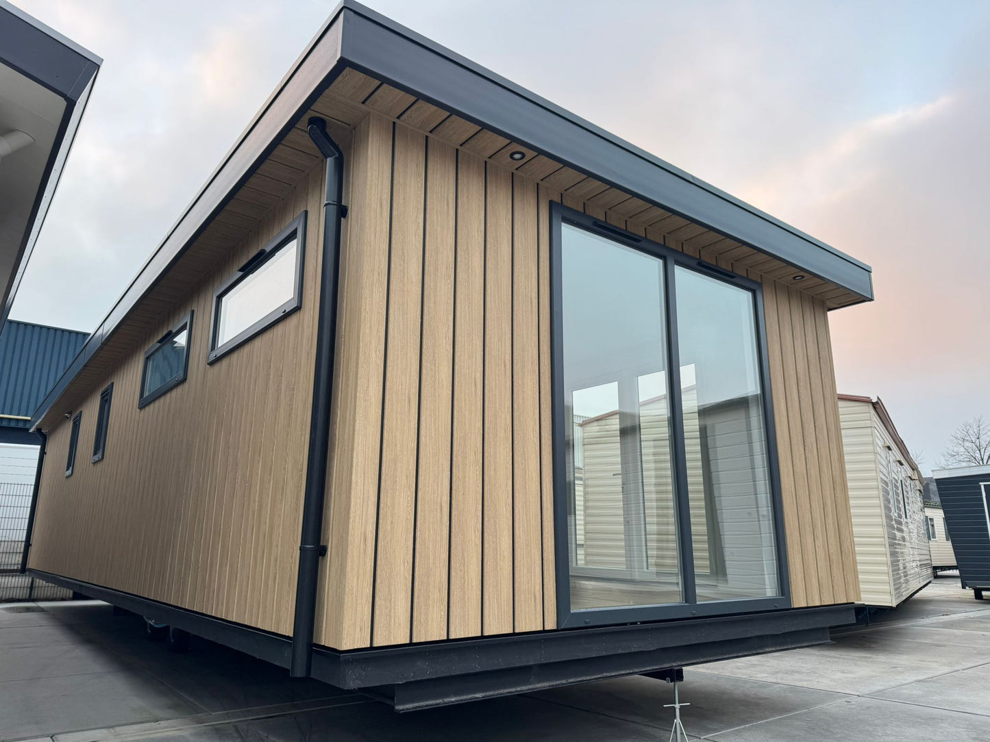 Wartungsfreies Chalet/Pflegeheim 12,00 x 4,00 Meter – 2 Schlafzimmer.