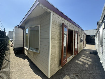 ** Chalet 10 x 3.90 2 slaapkamers 7000,-**