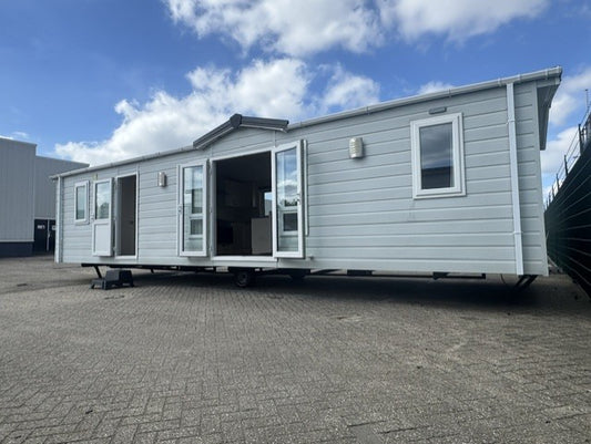 **Kunststof chalet met mudden woonkamer en 3 slaapkamers 26.950,-**
